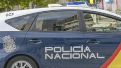 El joven detenido por apu�alar a la pareja de su exnovia, saliendo del juzgado en el asiento trasero de un coche patrulla.