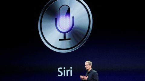 Tim Cook, Ceo de Apple, presentando Siri
