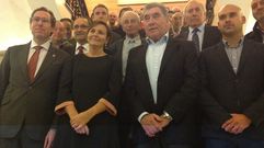 Merckx, entre Moriy�n y Mart�nez Salvador,  con Couto a la izquierda, en Gij�n