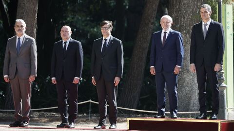 El jefe del Ejecutivo espa�ol, Pedro S�nchez, el presidente brasile�o, Lula da Silva, acompa�ados del presidente de la Generalitat, Salvador Illa, el alcalde de Barcelona, Jaume Collboni y el delegado del Gobierno en Catalu�a, Carlos Prieto