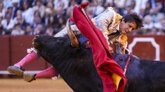 La ag�nica cogida de Roca Rey en la Maestranza de Sevilla