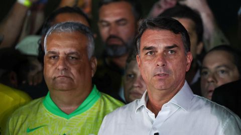 Fl&aacute;vio Bolsonaro, tras conocer su derrota electoral frente a Lula da Silva