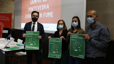 Jorge Soto, Carmen Abeledo, Rebeca Castro y Carlos Souto, este viernes, en la Casa das Camp�s, sede de la Vicerreitor�a del campus de Pontevedra