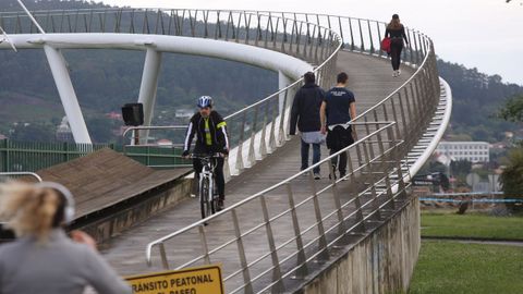 Gente corriendo y caminando esta ma�ana por Ferrol