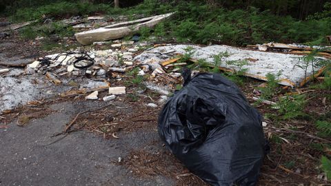 VERTEDEROS  INCONTROLADOS EN LA COMARCA DEL BARBANZA