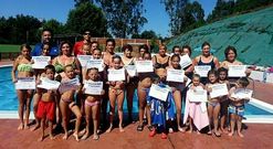 La piscina sigue abierta pero los cursos de nataci�n terminaron con la entrega de diplomas.