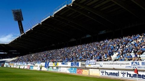 Grada del Reino de Le�n repleta de oviedistas en 2014