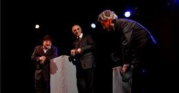 Una escena de la representaci�n de �Os vellos non deben namorarse�, �xito del Grupo de Teatro Ollomao.