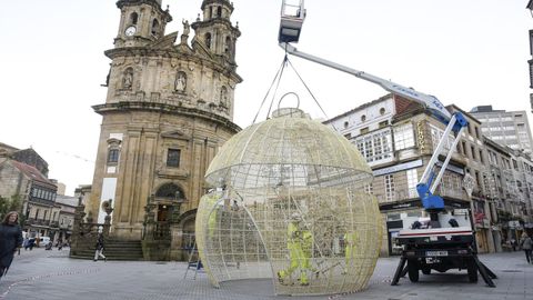 Instalaci�n de elementos decorativos en Pontevedra el a�o pasado 