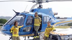 Sonia (esquerda) pertence � brigada do helic�ptero, igual que Paula (centro). Ana traballa na brigada de terra