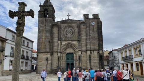 La iglesia de San Martio es una de las piezas claves en la ruta que pasa por Noia