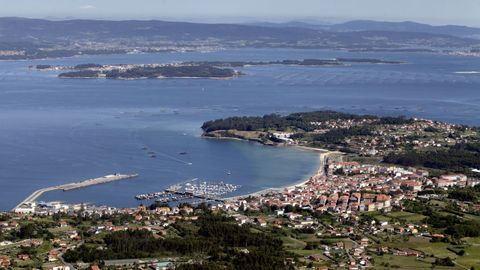 Vista de A Pobra y de la ría de Arousa desde el mirador de A Curota