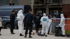 Miembros de la Polic�a Federal examinan el lugar donde fue atacado el diputado Olivares y un funcionario