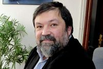 Francisco Caama�o.