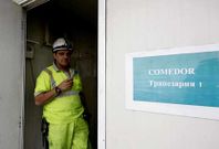 Un cartel traducido al b�lgaro muestra la entrada al comedor. 