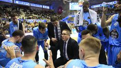 La plantilla del Breog�n recibiendo una charla t�cnica dutante un tiempo muerto