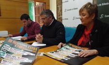 Pablo Romeo, Manuel Cu��a y Maite Isla presentaron ayer el mes cultural pro S�hara en Silleda.