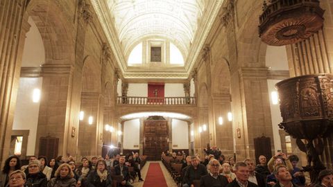 Una vista de la nave principal vista desde la cabecera de la iglesia