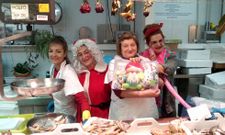 <span lang= es-es >Agradecimiento al mercado de O Progreso</span>. La Red Social Popular quiso agradecer ayer las donaciones de pescado que los vendedores de la plaza de abastos de O Progreso le hacen todos los s�bados. Para ello reparti� en el mismo mercado juguetes y otros detalles navide�os. 