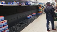 En el Mercadona de la avenida de A Florida hab�a muchos expositores sin agua