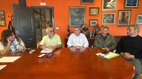 Froilán Pallín, secretario xeral de Adega, presentó el programa de voluntariado con los alcaldes de A Rúa, O Barco, Vilamartín y O Bolo (María G. Albert, Aurentino Alonso, Enrique A. Barreiro y Miguel Ángel García, respectivamente).