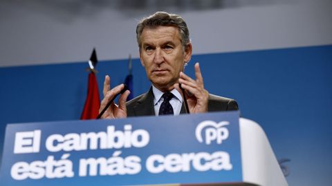 El l&iacute;der del PP, Alberto N&uacute;&ntilde;ez Feijoo, en la rueda de prensa que ofreci&oacute; en G&eacute;nova
