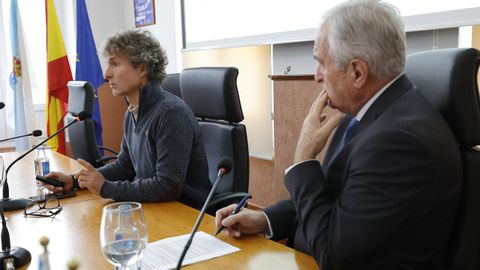 Gorka Azkona, responsable de pescaderas de Eroski, con Gabriel Ocaa, moderador de la sesin matinal de las XXIX Xornadas de Pesca