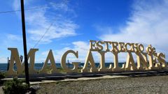 Imagen de archivo que muestra un letrero del Estrecho de Magallanes.