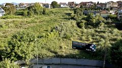 Un cartel anuncia ya las viviendas, para las que todav�a no hay fecha, en la avenida Atl�ntida.