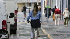 Una usuaria del carril bici de Lugo por la Ronda do Carme