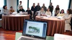 Participantes en el curso que comenz� el lunes