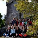 El grupo franc�fono, durante su visita al castillo de Vimianzo.