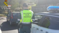 Intervenci�n de la Guardia Civil de Tr�fico de Pontevedra, en una imagen de archivo
