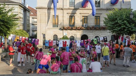 Las pandillas lucieron las camisetas que disearon para esta edicin de la Festa do Pulpo