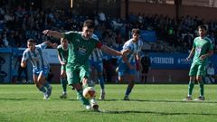 �lvaro Gim�nez en el momento del lanzamiento del penalti en Talavera.