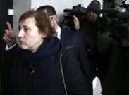 Romero entr� en los juzgados con el semblante serio y visiblemente inc�moda. 