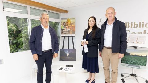 El alcalde (derecha), Juan Garca Pose, en los actos de celebracin de la Festa da Pataca de Coristanco.