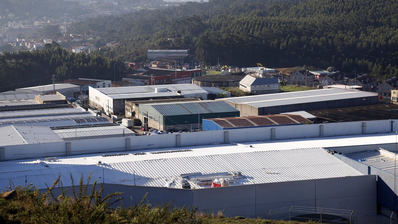 La rotura de un depósito en el polígono de Xarás activa el protocolo de vertidos