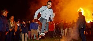 Las hogueras fueron las verdaderas protagonistas de la noche de san Xo�n, donde apenas se registraron incidencias.