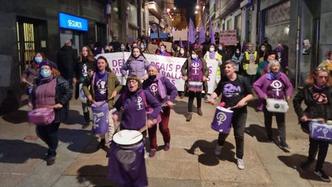 La plataforma Gallegas8M congreg a varios cientos de mujeres en la marcha por la ciudad ferrolana