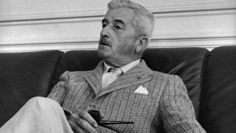El escritor estadounidense William Faulkner, premio nobel de literatura en 1949.
