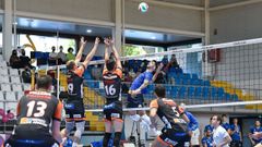 Imagen del partido de la primera vuelta entre el Rotogal y el Teruel disputado en A Cachada.