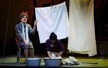 Sarabela estren� en diciembre la obra que este viernes representar� en el Sal�n Teatro de Lal�n. 