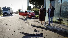 Choque frontal de un cami�n y un coche en Suevos, A Coru�a