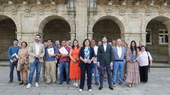 Personal del gobierno local y de sindicatos, tras la rueda de prensa en la que se inform� de la aprobaci�n del proyecto de reglamento
