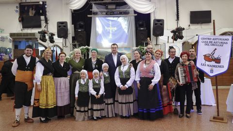Encuentro del presidente asturiano Adri�n Barb�n con miembros del centro asturiano de Uruguay