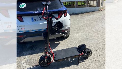 Patinete el�ctrico (en aspecto), inmovilizado por circular a m�s de 25 kil�metros por hora por una v�a interurbana, en Mugardos