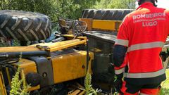 El tractor volc� debido seguramente a la carga del remolque, que se movi� 