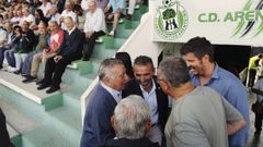 Paco Valeiras charla con Tourin frente a los presidentes del Dpor y el Arenteiro