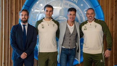 El doctor Manuel Viso, durante su visita a la Cidade Deportiva Afouteza.